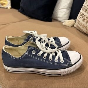 Navy converse sneaker